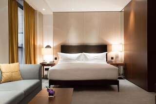 Отель Hilton Kyiv Киев Представительский номер «Премиум» с кроватью размера «king-size» и правом посещения лаунджа-3