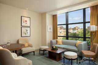 Отель Hilton Kyiv Киев Люкс с 1 спальней, кроватью размера «king-size» и правом посещения лаунджа-1