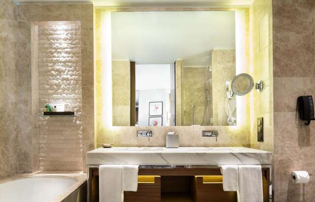 Отель Hilton Kyiv Киев-45